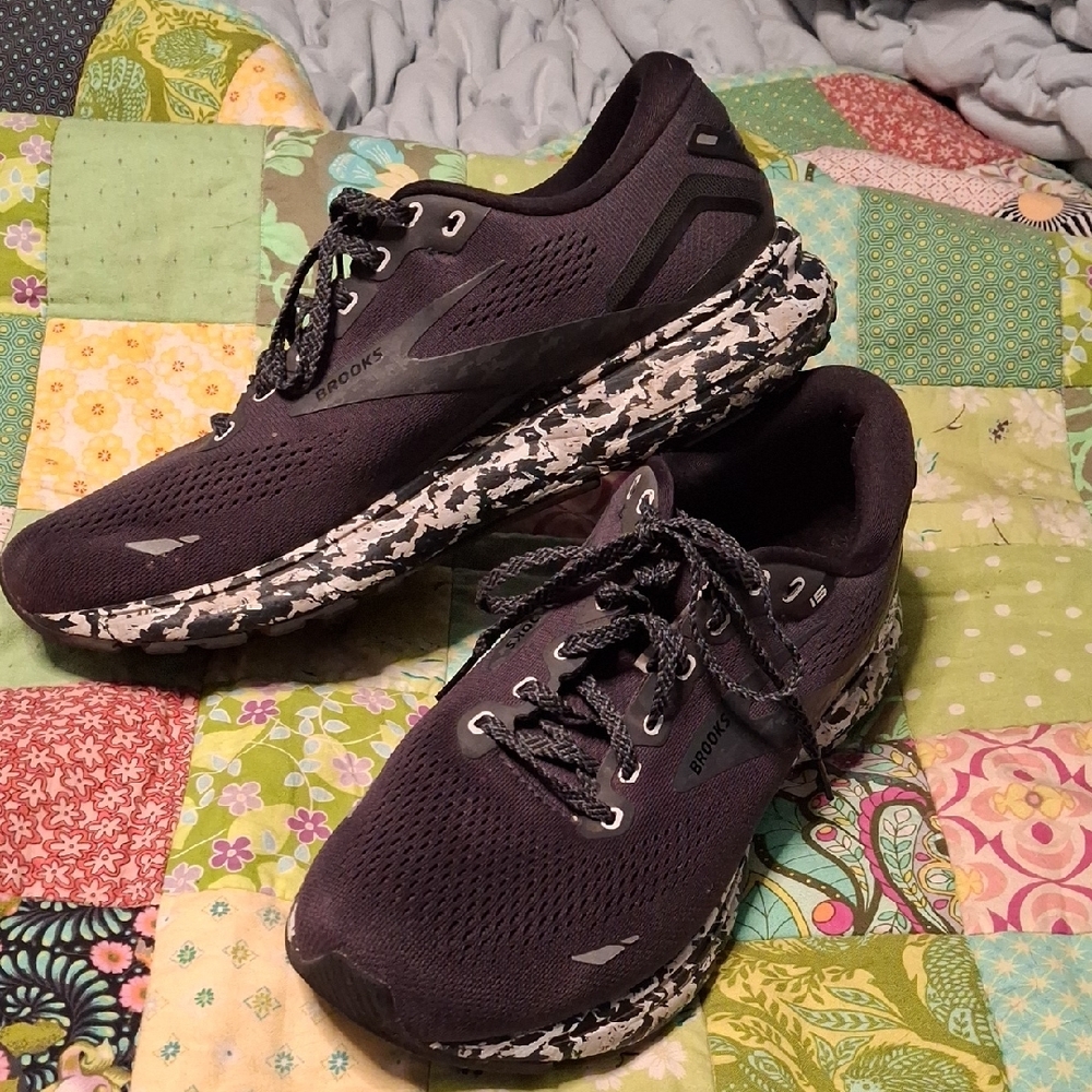 Brooks Men's Black Running Shoes